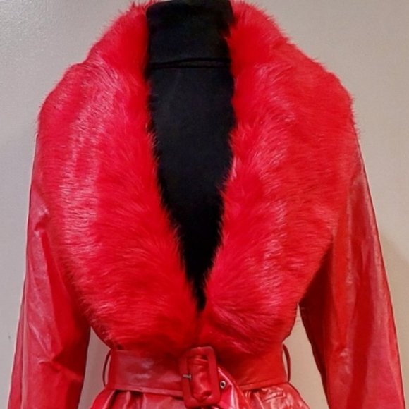 💥SHOWSTOPPER💥Leather Coat with Oversized Fur Collar in Shiny Scarlet Red - Picture 3 of 16